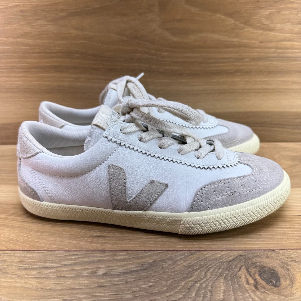 VEJA Volley White Low Top Sneakers Womens 6 Sneakers Preppy Minimalist Walk